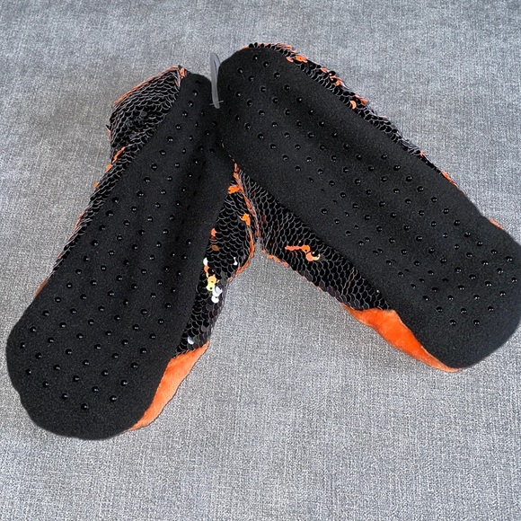 Hyde & EEK! Boutique Pumpkin Flip Sequin Pull-On Slipper Socks with Grippers - Picture 7 of 10